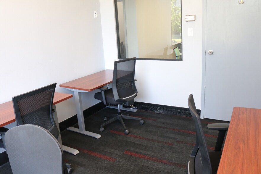 More Photos Of 1903 Central Dr, Bedford Coworking Space