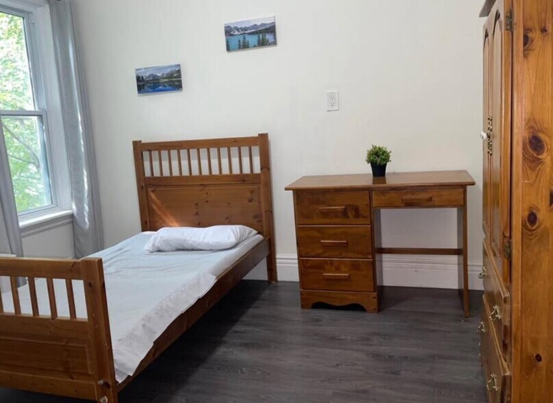 More Photos Of 271 Thomas St, Peterborough Apartments For Sale