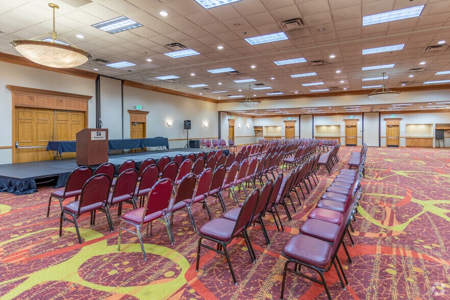 More Photos Of 1717 Airport Exchange Blvd, Erlanger Hotel For Sale