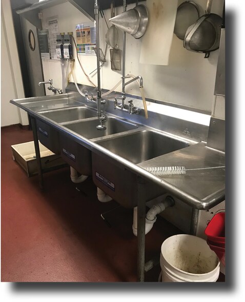 More Photos Of 600-610 E Ogden Ave, Milwaukee Storefront Retail Office For Lease