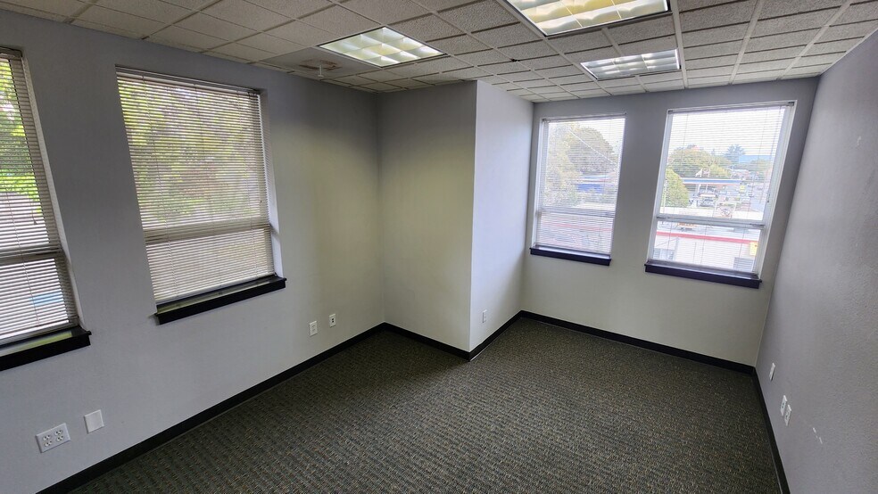 More Photos Of 7300 Healdsburg Ave, Sebastopol Office For Lease