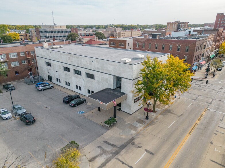 More Photos Of 402-404 E 4th St, Waterloo Office Residential For Sale