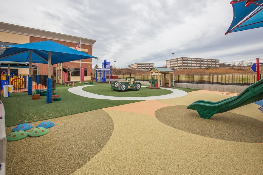 More Photos Of 400 Corporate Dr, Stafford Office For Sale