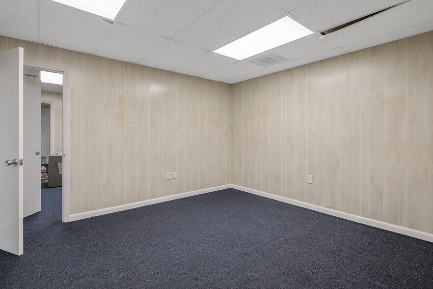 More Photos Of 214 Hawkins Ave, Sanford Medical For Sale