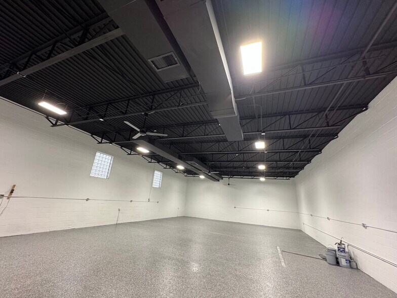 More Photos Of 629-631 Minnesota Dr, Troy Warehouse For Sale