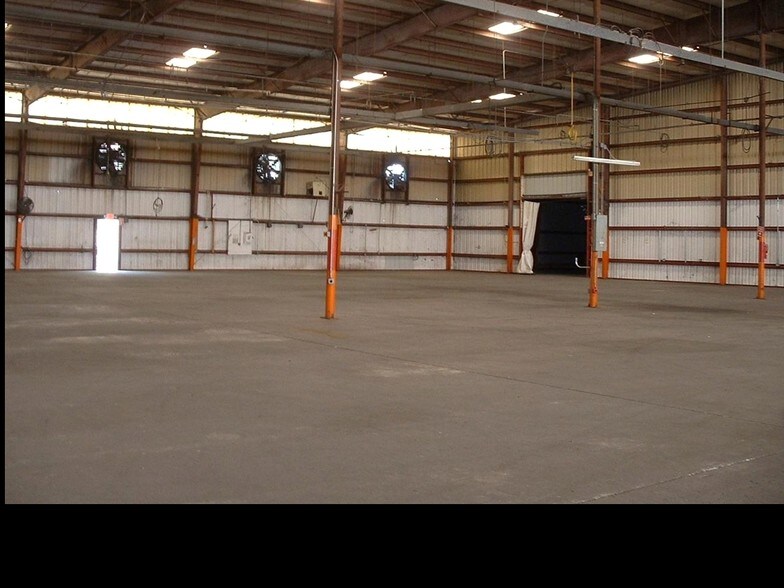 More Photos Of 8409 W Crystal St, Crystal River Manufacturing For Sale