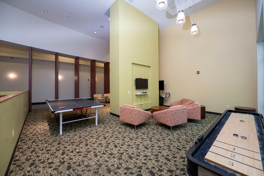 More Photos Of 654 Richland Hills Dr, San Antonio Light Distribution For Lease