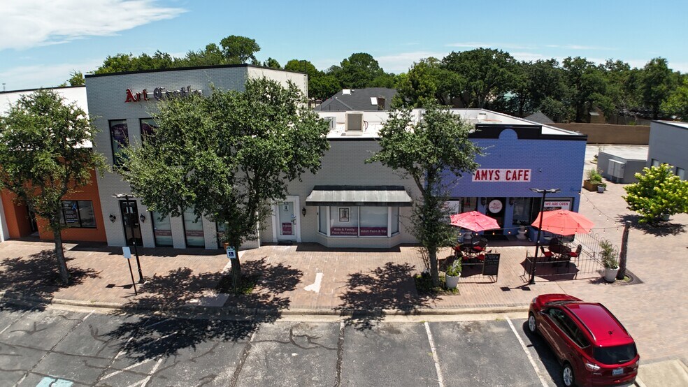 More Photos Of 455-499 W Harwood Rd, Hurst Unknown For Lease