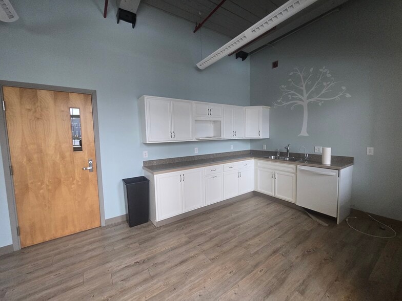 More Photos Of 1174 Kingstown Rd, South Kingstown Office For Lease