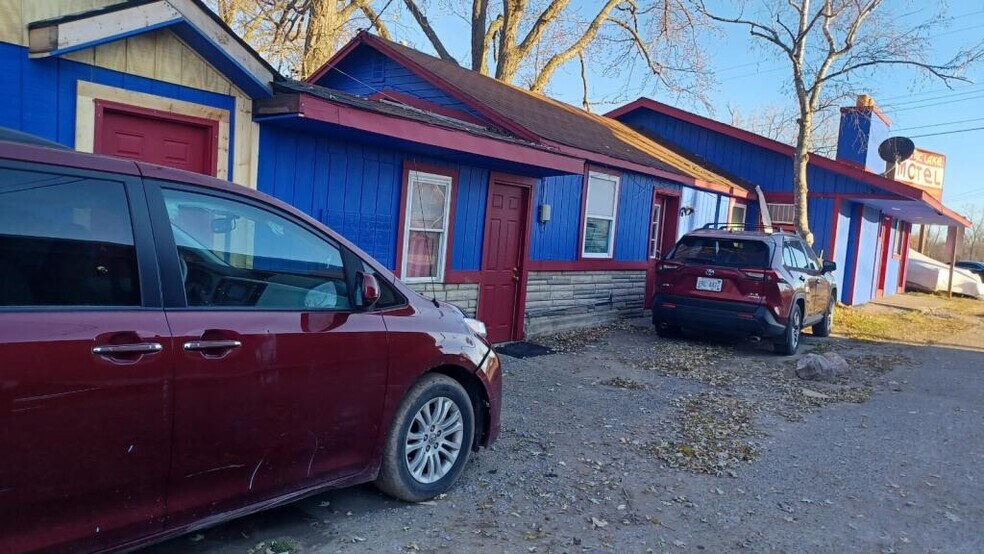 More Photos Of 8230 Highland Rd, White Lake Hotel For Sale