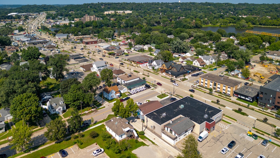 More Photos Of 903 Broadway Ave N, Rochester Freestanding For Sale