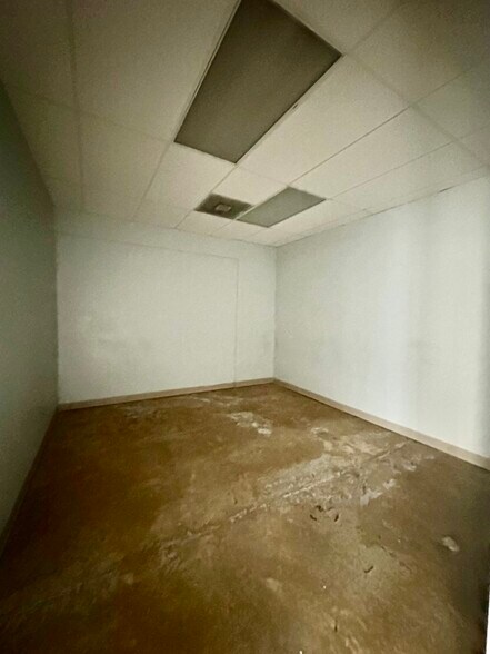More Photos Of 2605 Tamiami Trl, Port Charlotte Unknown For Lease