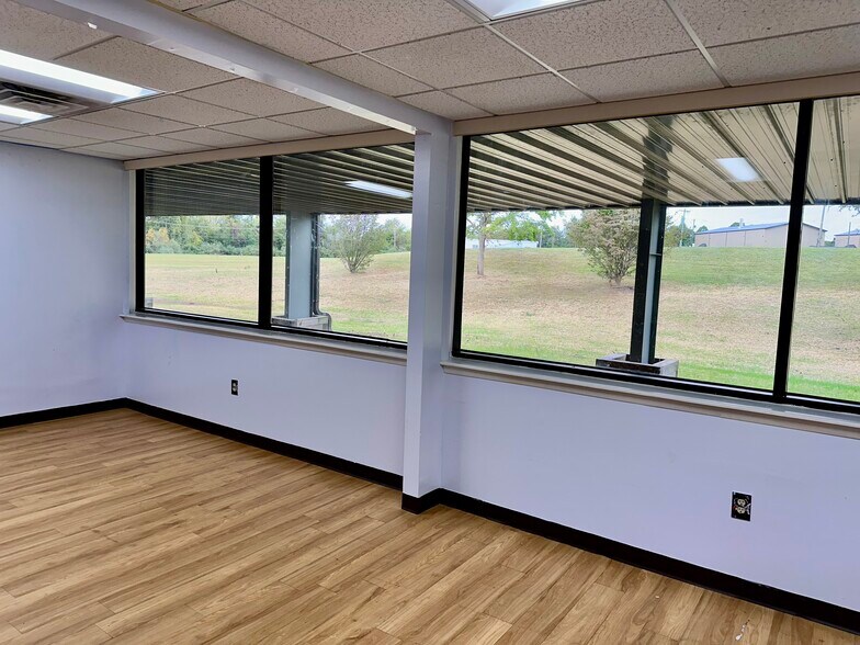 More Photos Of 505 Blue Ball Rd, Elkton Office For Lease