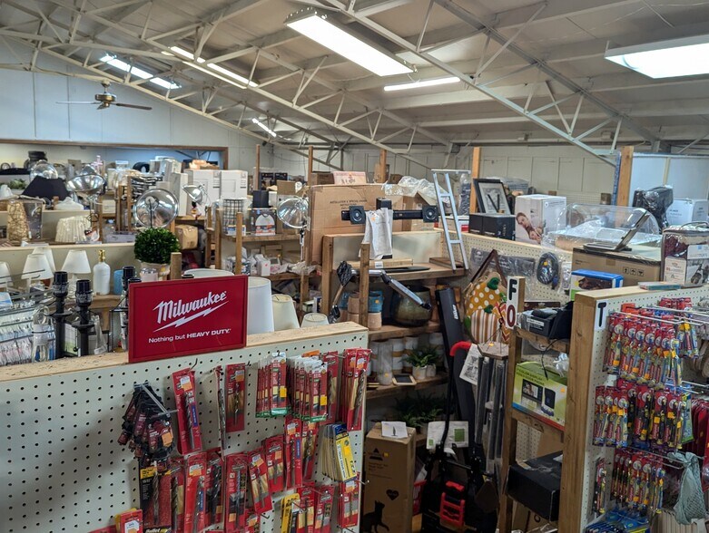 More Photos Of 22889 MO-64 Hwy, Hermitage Self Storage For Sale