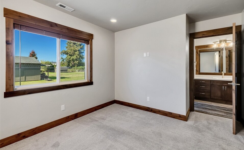 More Photos Of 16303 64th St E, Sumner Office For Lease