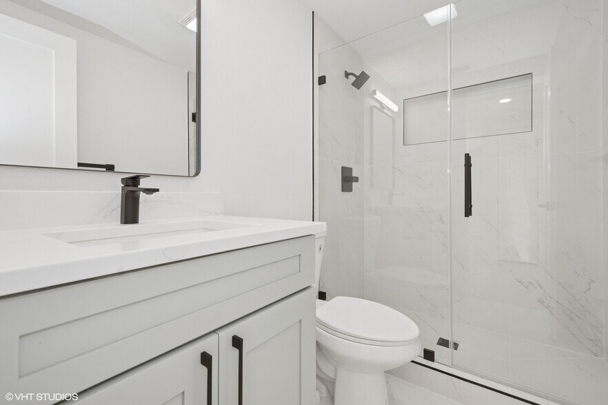More Photos Of 2655 Bay St, Sarasota Apartments For Sale