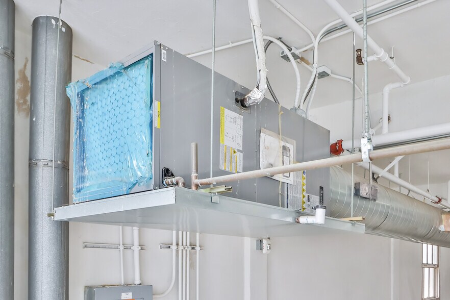 More Photos Of 737 S Broadway, Los Angeles Loft Creative Space For Sale