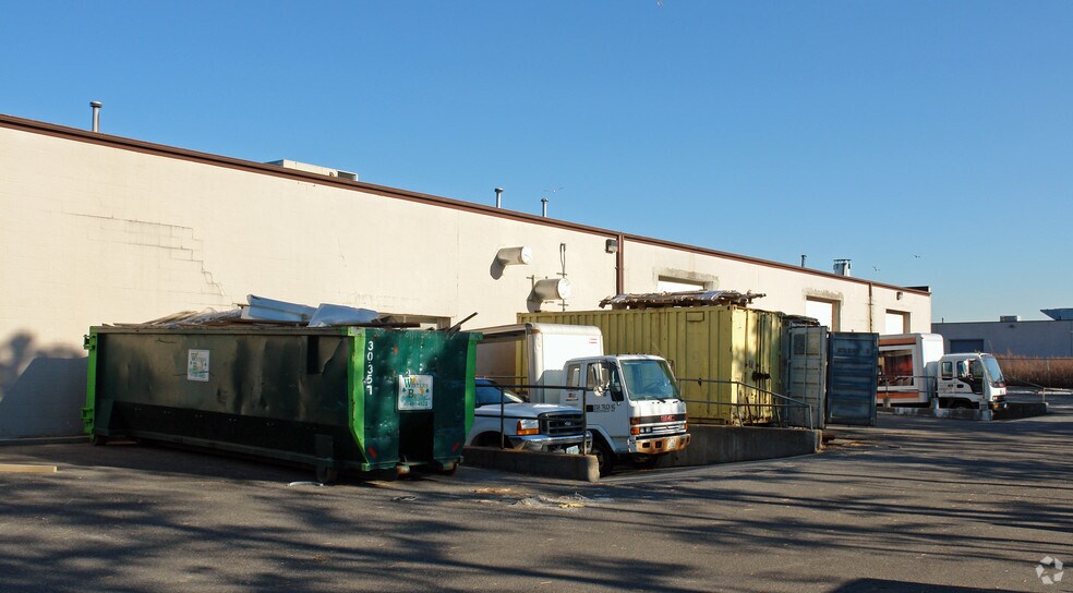 More Photos Of 41 Howard Pl, Ronkonkoma Warehouse For Lease