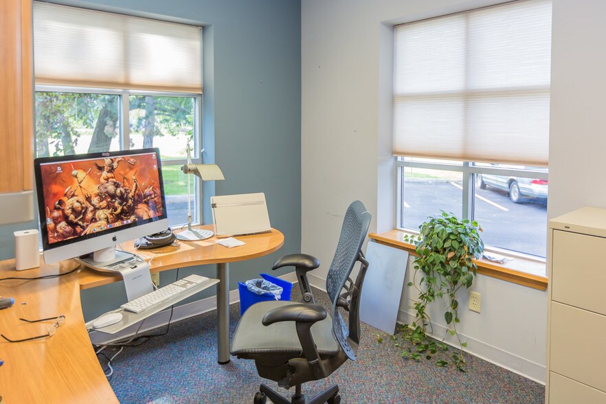 More Photos Of 100 Sylvan Pky, Amherst Medical For Lease