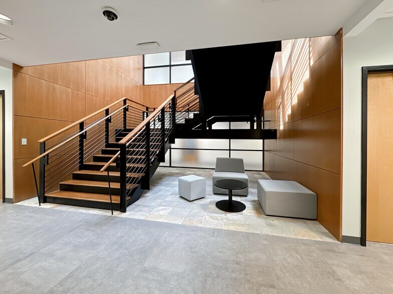 More Photos Of 1 Music Cir N, Nashville Coworking Space