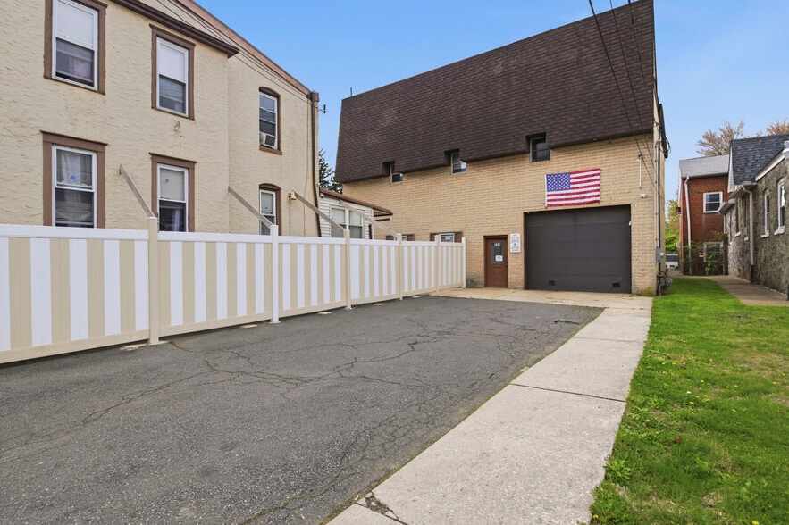Primary Photo Of 238 Clifton Ave, Collingdale Light Distribution For Sale