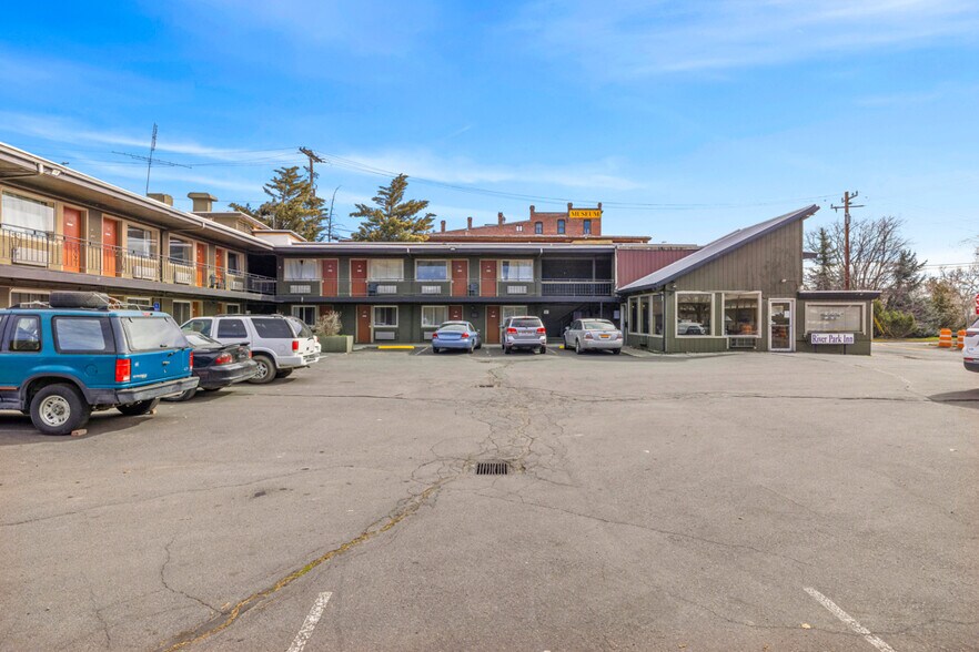 Primary Photo Of 11 Main St, Klamath Falls Hotel For Sale