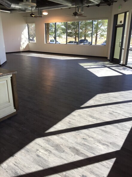 More Photos Of 654 Rancho Vista Blvd, Palmdale Manufacturing For Lease