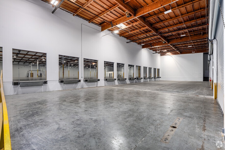 More Photos Of 1175 Aviation Pl, San Fernando Manufacturing For Lease