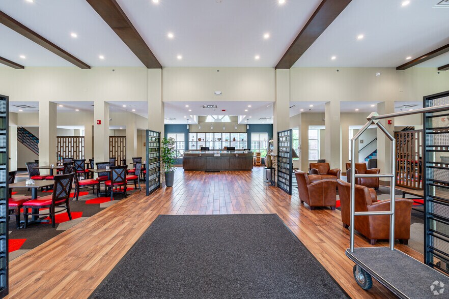 More Photos Of 900 W Lake Cook Rd, Buffalo Grove Hotel For Sale