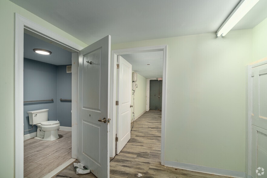 More Photos Of 1318 Walnut St, Philadelphia Storefront Retail Residential For Sale