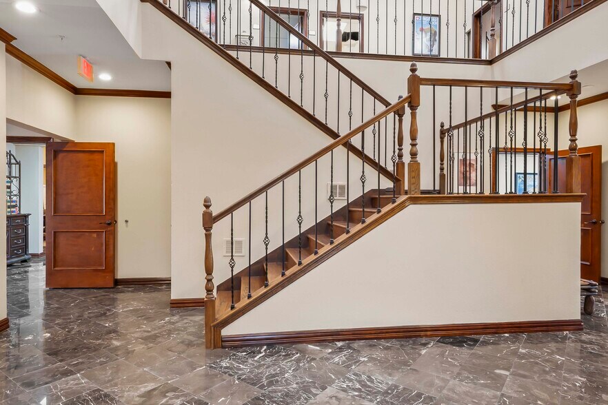 More Photos Of 1312 E 14th St, Plano Office For Lease