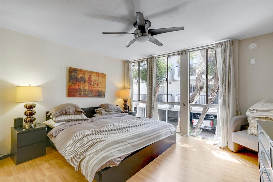 More Photos Of 14 Mast, Marina Del Rey Apartments For Sale