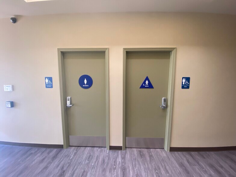 More Photos Of 1350 W Robinhood Dr, Stockton Office For Lease