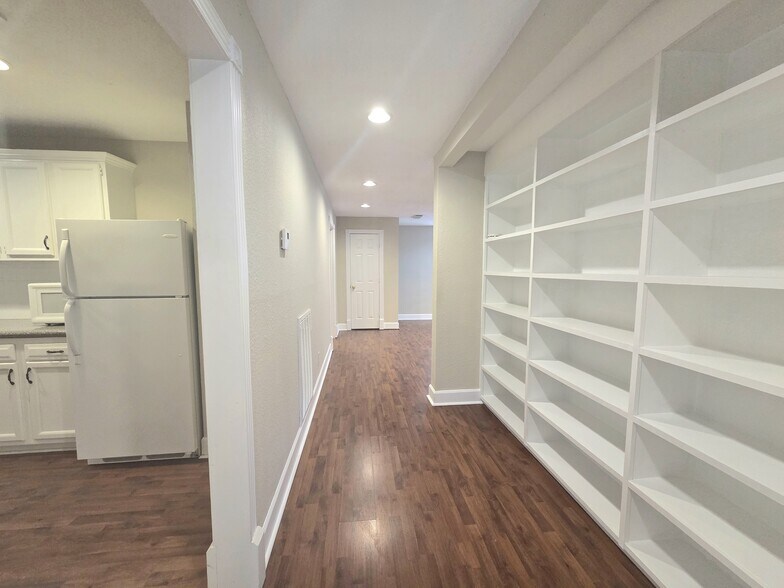 More Photos Of 2204 Sunpark Dr, Conroe Office For Sale