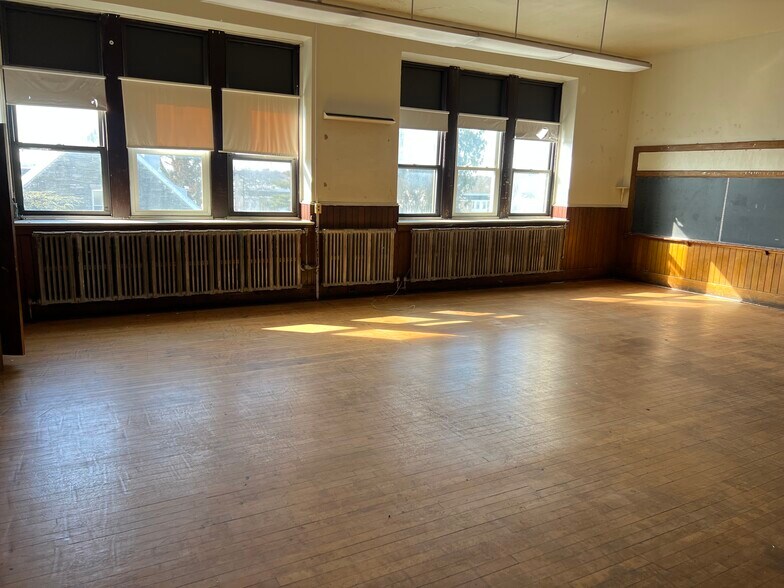 More Photos Of 5359 Lebanon Ave, Philadelphia Schools For Lease