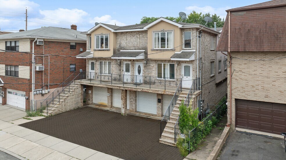 More Photos Of 480 Walker St, Fairview Apartments For Sale