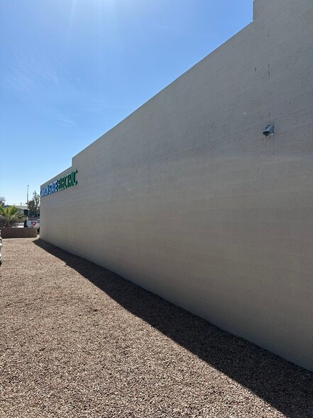 More Photos Of 4636 E McDowell Rd, Phoenix Distribution For Sale