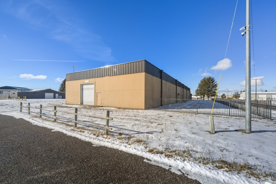 More Photos Of 189 Arden Dr, Belgrade Industrial For Lease