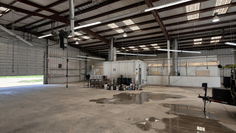 More Photos Of 10155 New Kings Rd, Jacksonville Warehouse For Lease