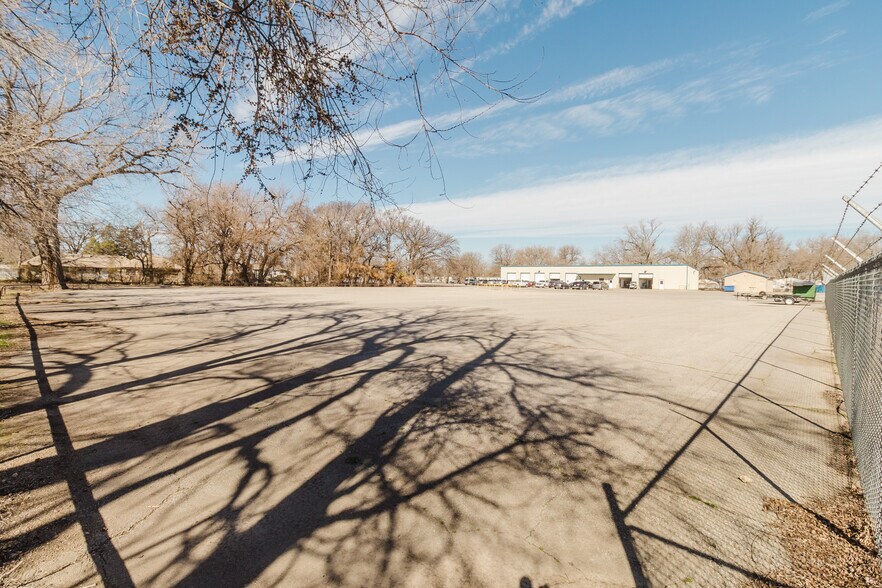 More Photos Of 3101 S Broadway St, Wichita Freestanding For Sale