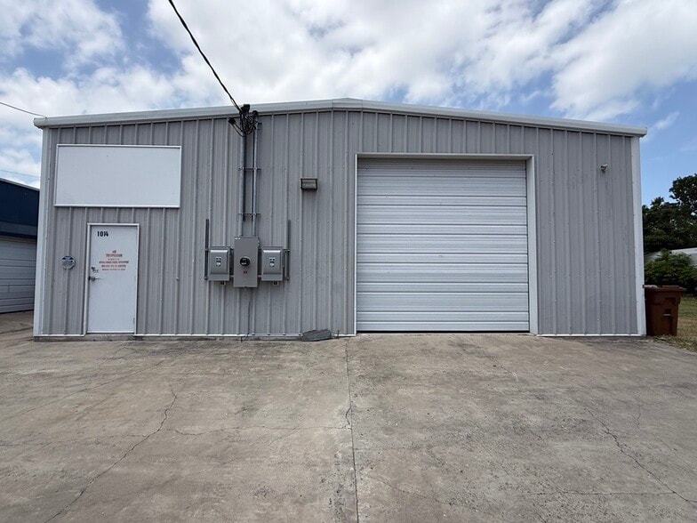More Photos Of 1014 Laredo St, Corpus Christi Industrial For Sale