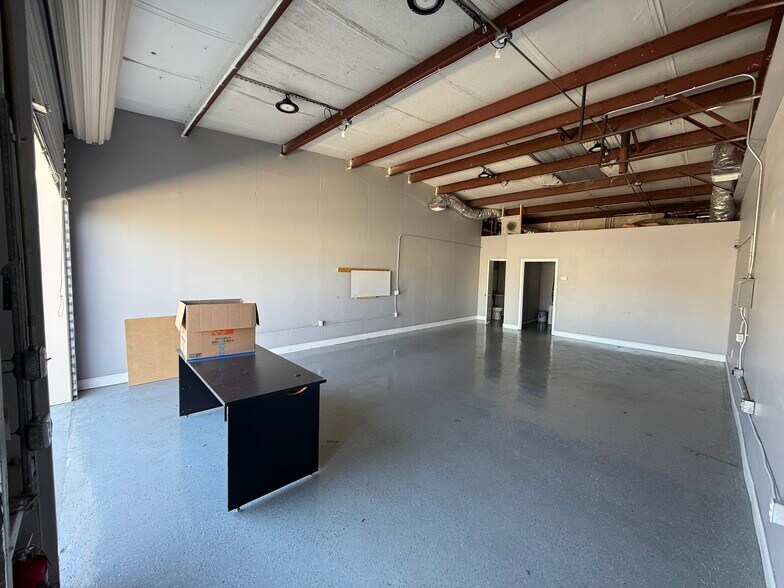 More Photos Of 5449 Benchmark Ln, Sanford Warehouse For Lease