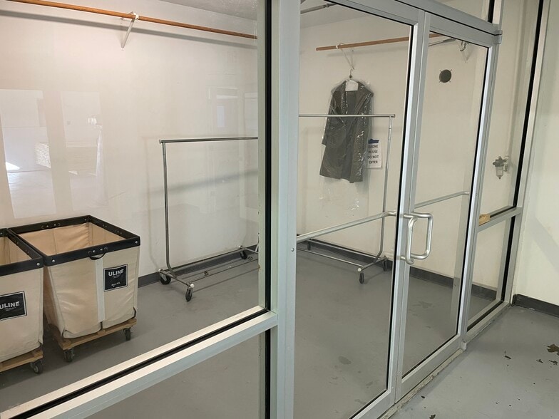 More Photos Of 219 & 303 W Chase st, Springfield Light Distribution For Lease