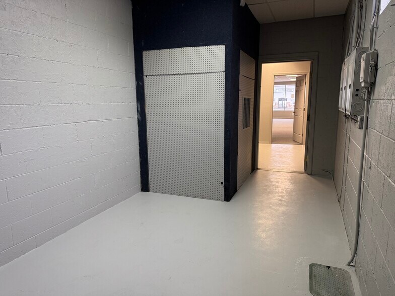 More Photos Of 3302-3304 Main St, Yakima Freestanding For Lease