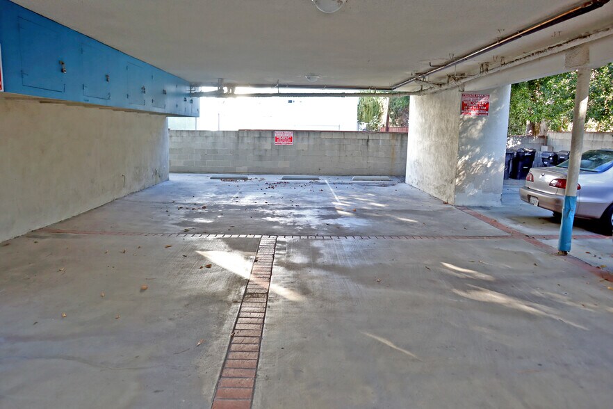 More Photos Of 11100 Camarillo St, North Hollywood Apartments For Sale