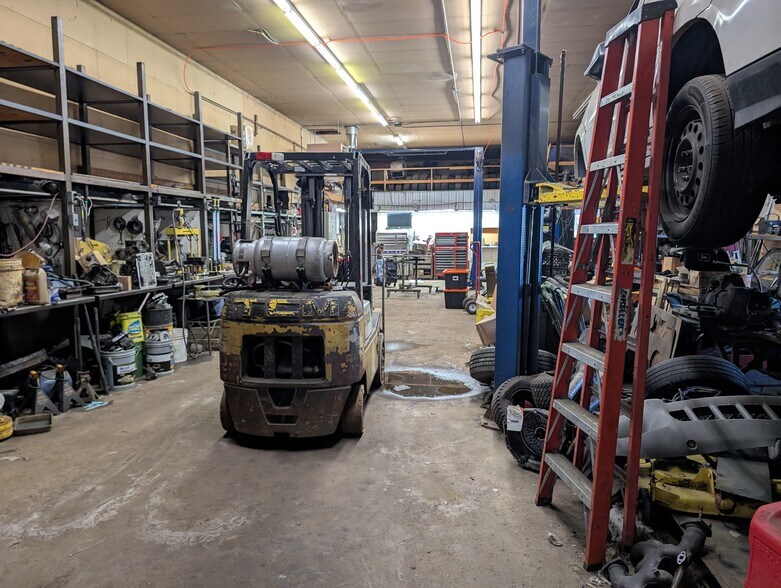 More Photos Of 1100 Weise St, Green Bay Auto Dealership For Sale