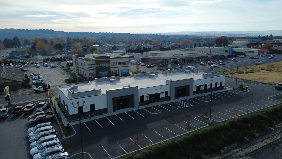 More Photos Of 7034 W Clearwater Ave, Kennewick General Retail For Lease