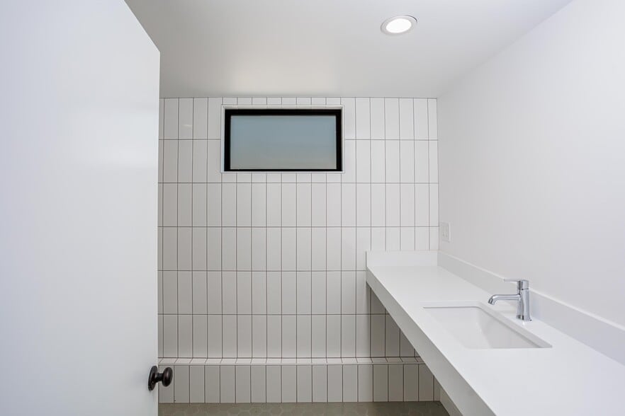 More Photos Of 2105 SE Ochoco St, Portland Office For Sale