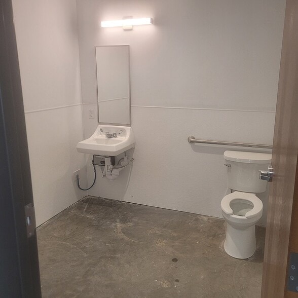 More Photos Of 161 Weldon Johnson Way, Kyle Industrial For Lease