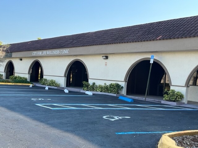 More Photos Of 6435-6471 W Commercial Blvd, Tamarac Medical For Lease